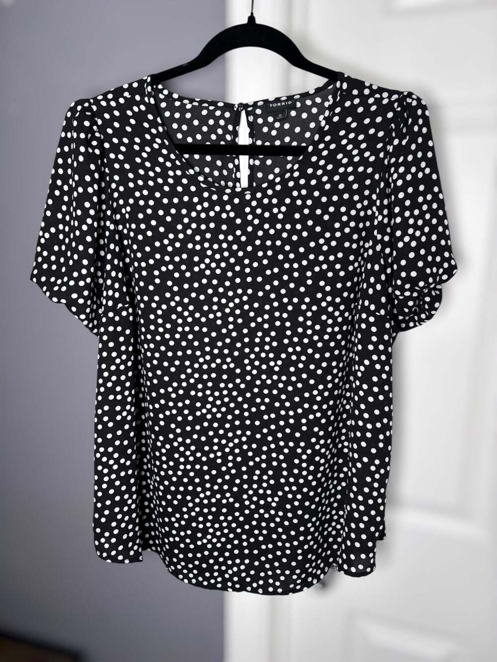 Torrid Black White Polka Dot Blouse Short Sleeves Sz 0 (L)